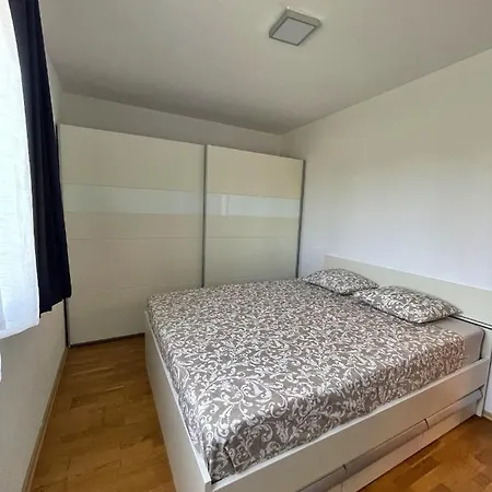 Apartman Ursula 3 *