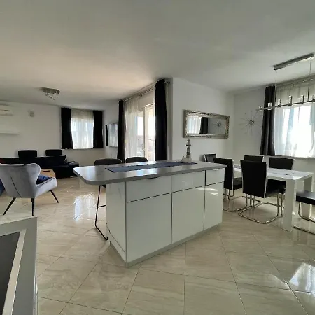 Ursula 3 Apartman *